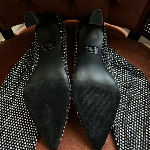 Received them & was too big I wear a 9.5 they had to much room in the back - Picture 3 of 6